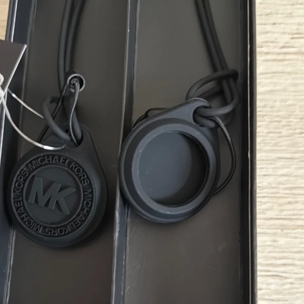 Michael Kors Luggage Tag Holders - Picture 3 of 3